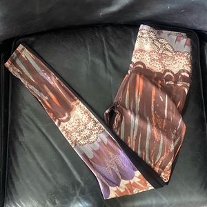 Mika yoga wear boho feather high waisted leggings. Size M/L